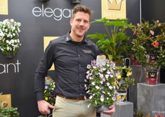 Dave de Olde van Kwekerij Bernhards met de Wanderella. Weer beschikbaar is vele soorten. "Helemaal klaar voor het voorjaar". 